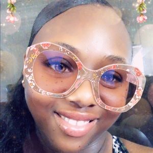 Meet your Posher, Candis